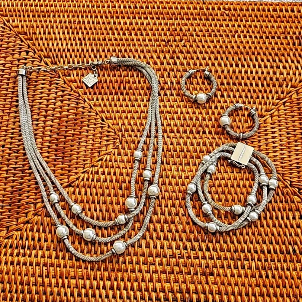 Anne Kline set